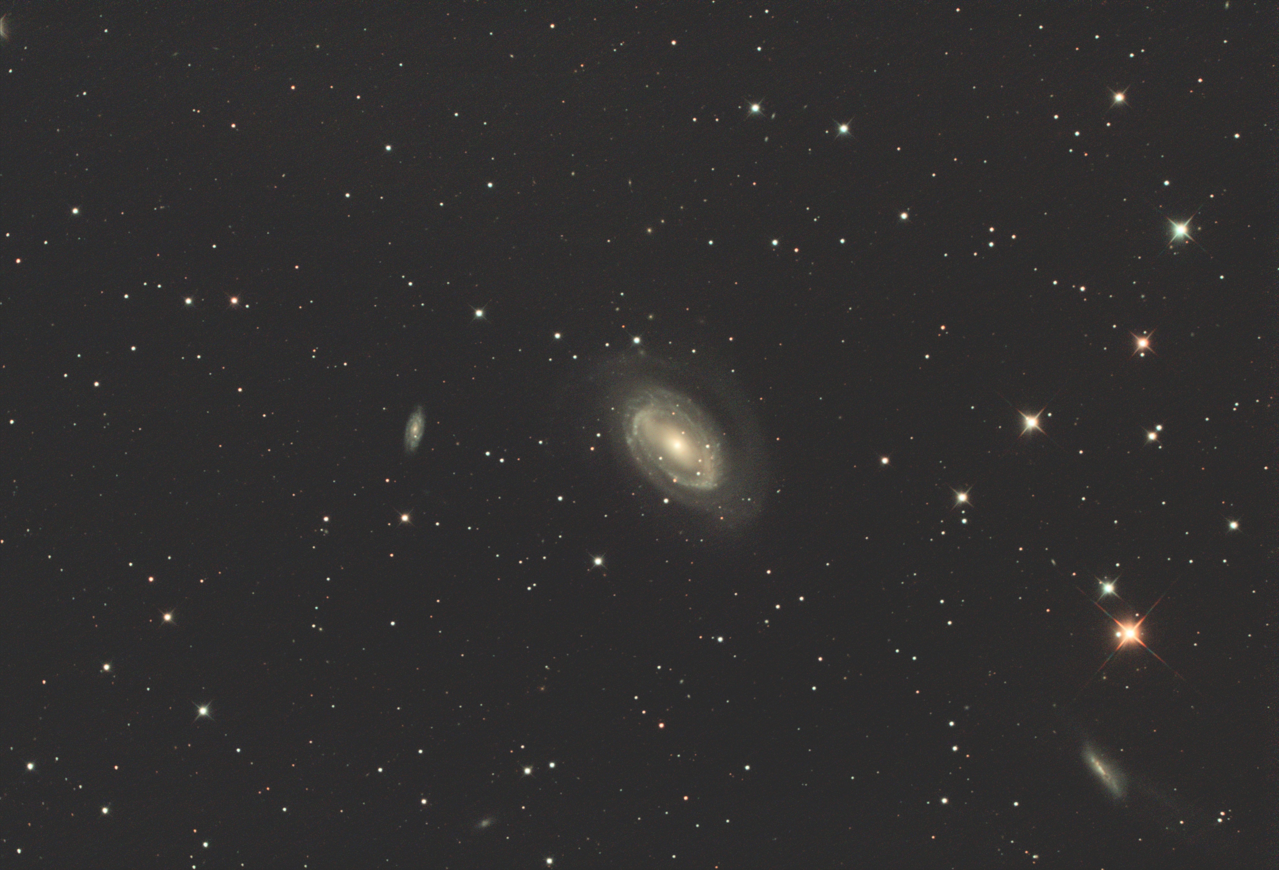 NGC4725